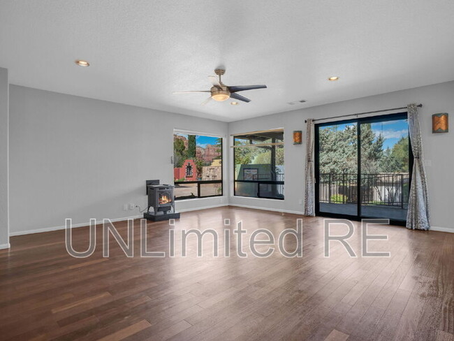 Building Photo - 490 Deer Pass Dr