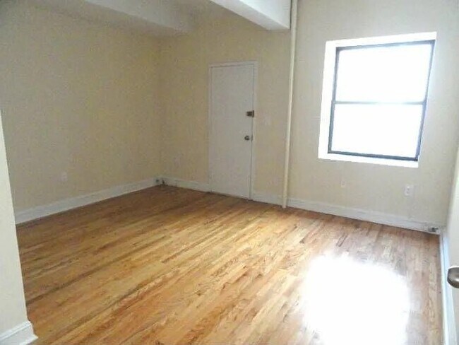 Building Photo - 221 2nd Avenue