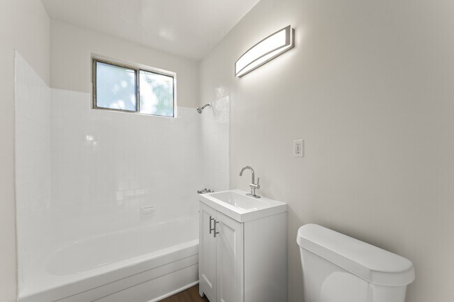 Building Photo - 3205 W 60th St