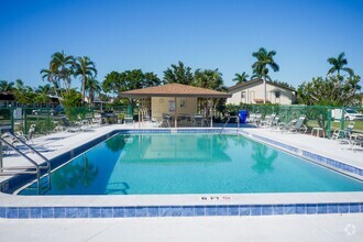 Building Photo - High ceilling condo 2/2 Offered for season...