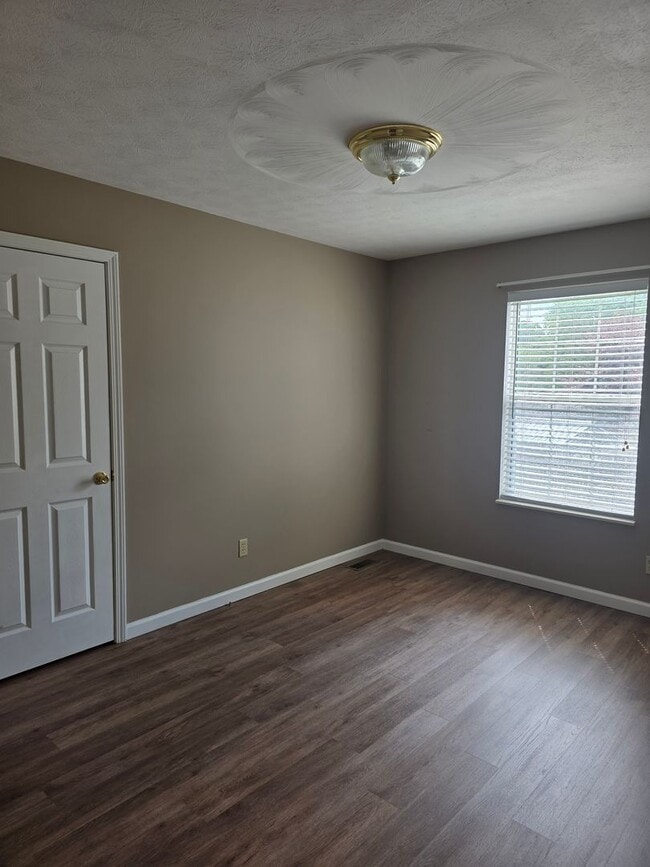 Building Photo - 1012 Willow Creek Cir