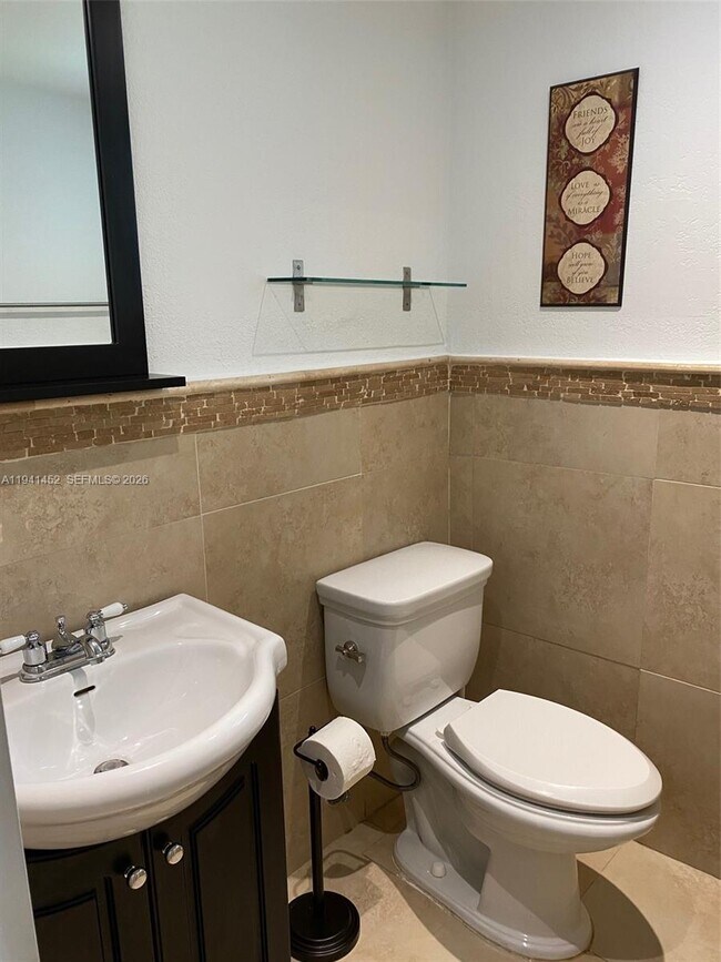 Building Photo - 9373 Fontainebleau Blvd