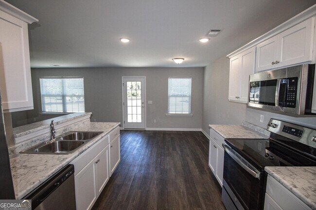 Building Photo - 107 Callaway Cres