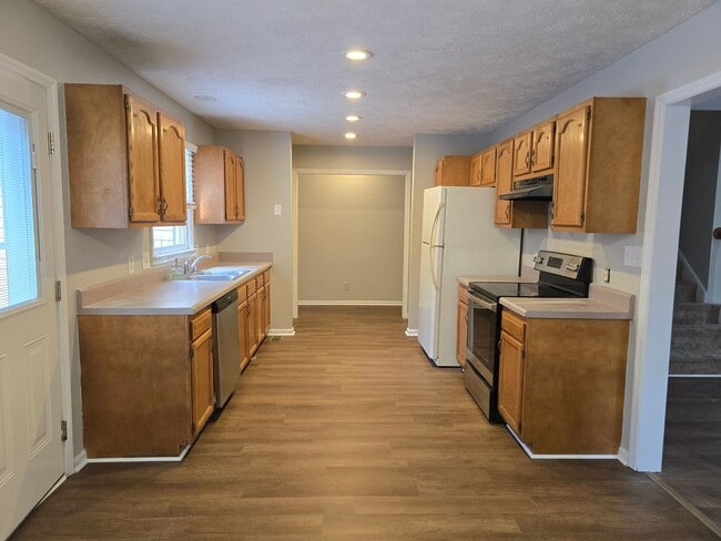 Building Photo - NEW LISTING!!!!!