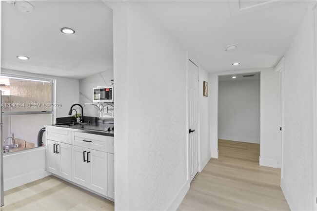 Building Photo - 171 W 13th St