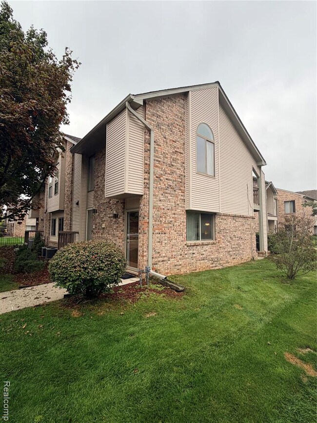 Building Photo - 42779 Lilley Pointe Dr