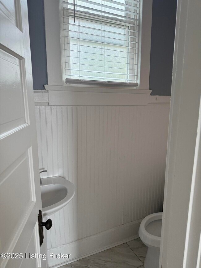 Building Photo - 1529 Christy Ave