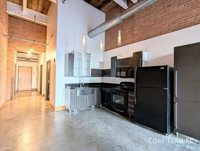 Building Photo - 382 W 22nd St