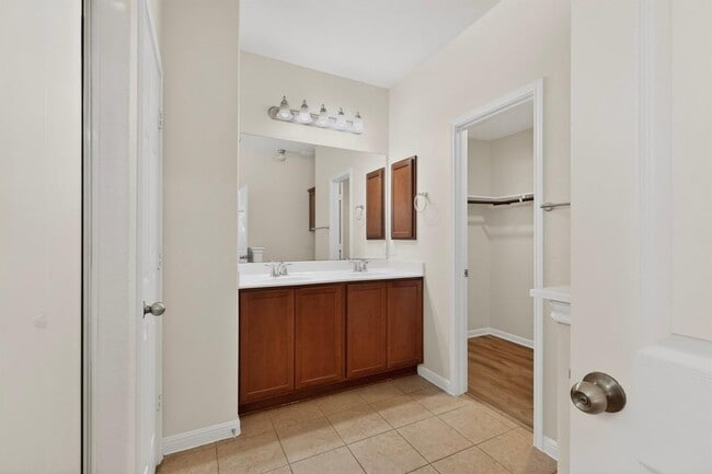 Building Photo - 18336 Friendship Hill Dr