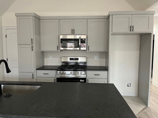 Building Photo - 3201 SW Lovely Ln