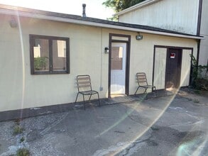 Building Photo - 1310 N Maple St