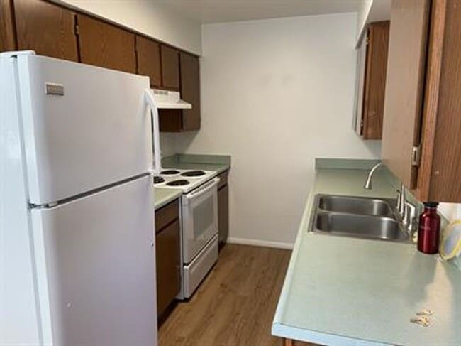 Building Photo - 500 S Circle Dr