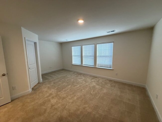 Building Photo - Mebane / Townhouse