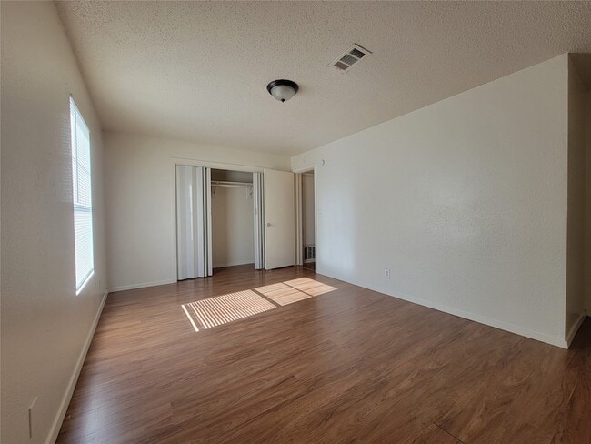 Building Photo - 1133 Houston Dr