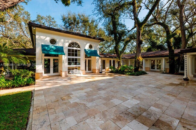 Building Photo - 10100 Lakeside Dr