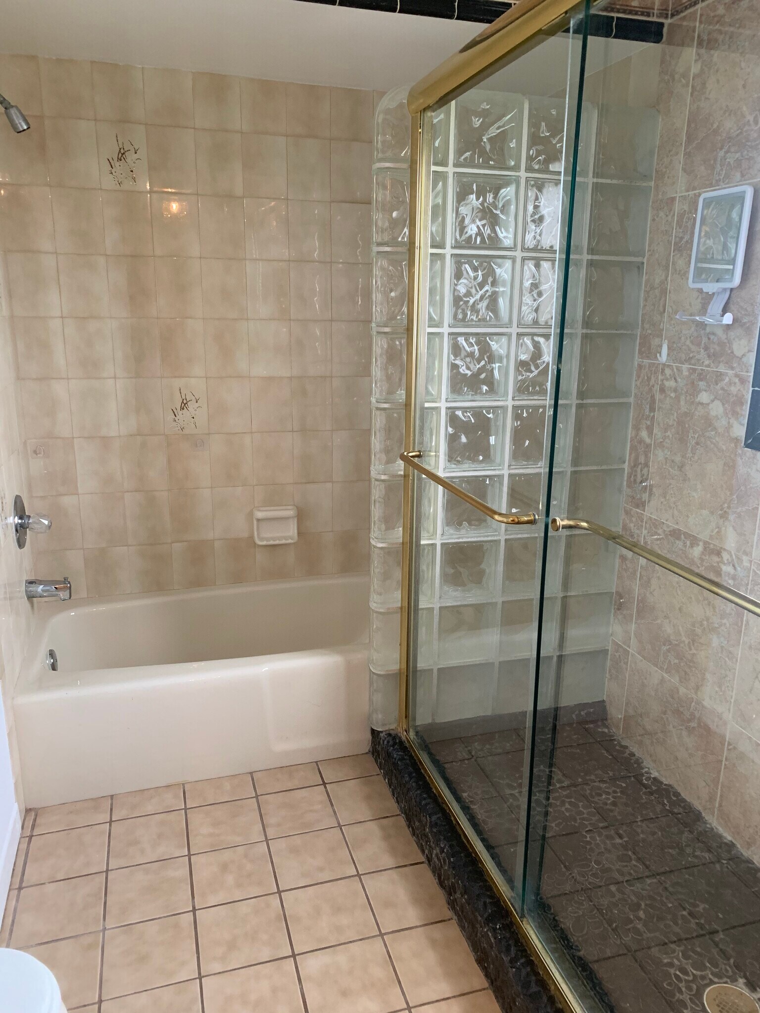 Master Bath with shower and tub - 6321 Jamaica Cir E