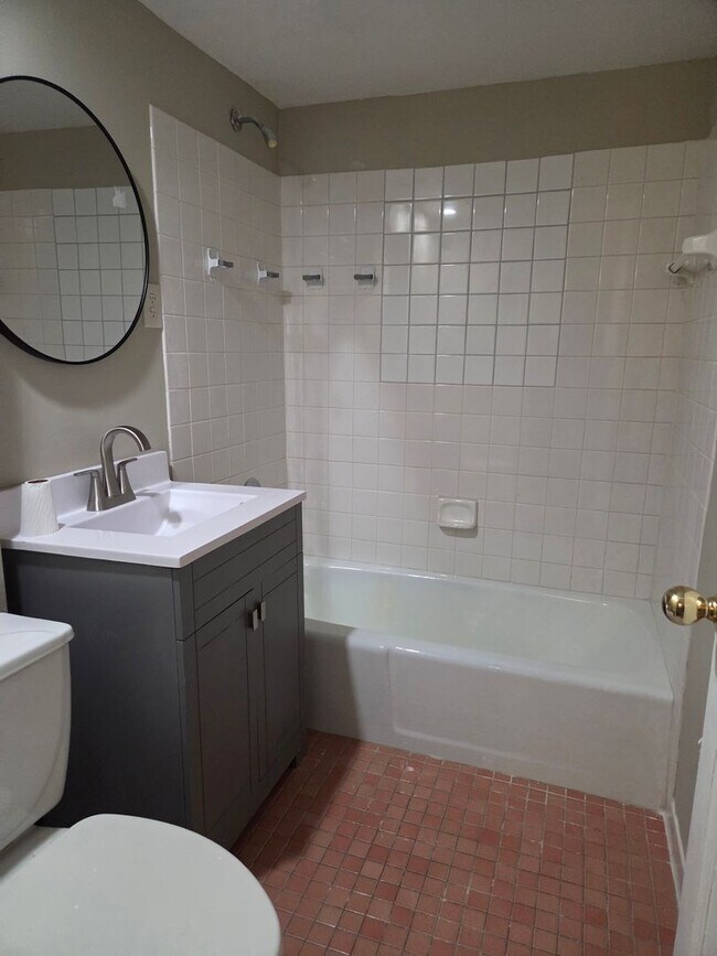 Building Photo - Deephaven 3 bedroom  3 bath house, near Lake Minnetonka