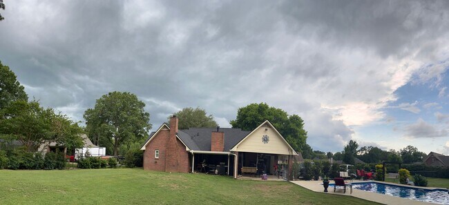 Building Photo - Home for Rent in Lake Forest in Millbrook