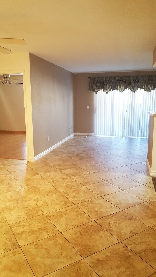 Building Photo - Three Bedroom Southwest Condo, Tile, Ground Floor