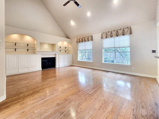 Building Photo - 10526 Grand Oak Cir