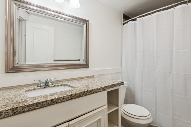 Building Photo - 1910 East Ave