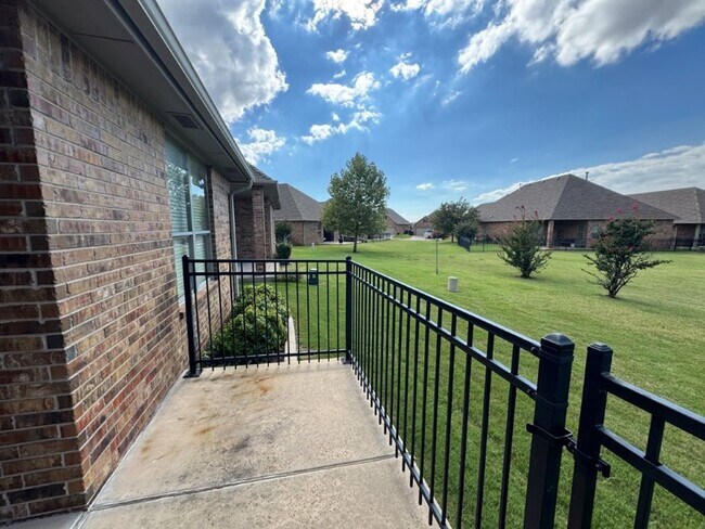 Building Photo - Stunning 3 bed in immaculate community, NO mowing, neighborhood pool, and GATED entry!