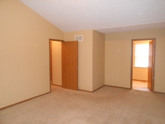 Building Photo - 5104 Blossom Ct