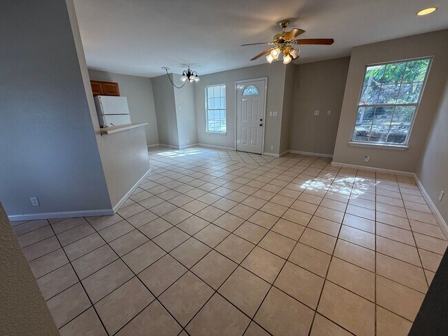 Building Photo - NEW ON MARKET