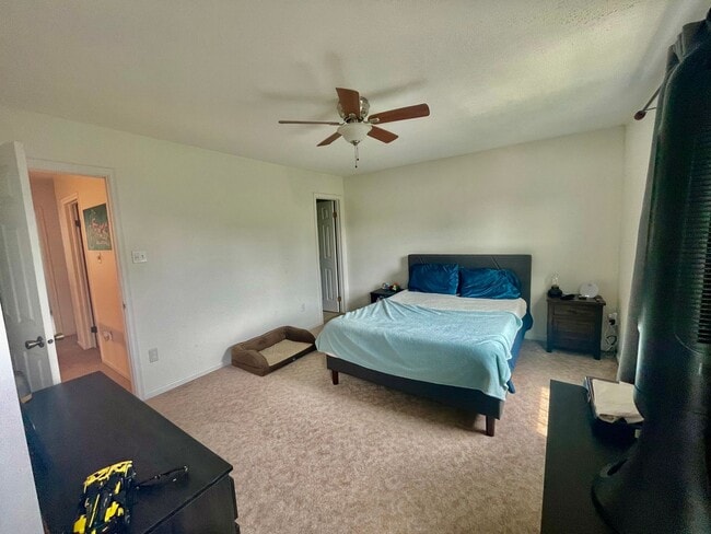 Building Photo - 425 Parkridge Ln