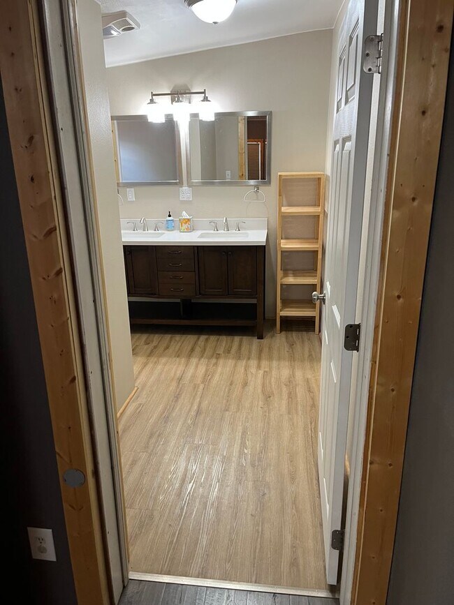 Building Photo - 3-bedroom 2 bath Corner Lot