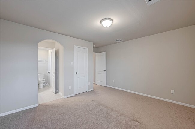 Building Photo - 2111 Post Oak Ct