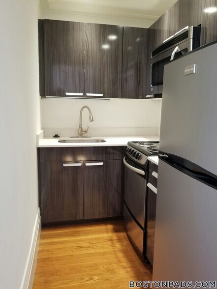 Primary Photo - 254 Newbury St