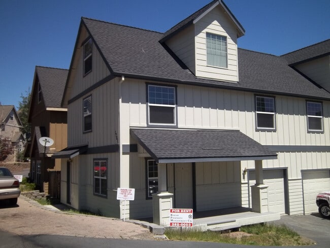 Building Photo - 1760 NE Lotus Dr