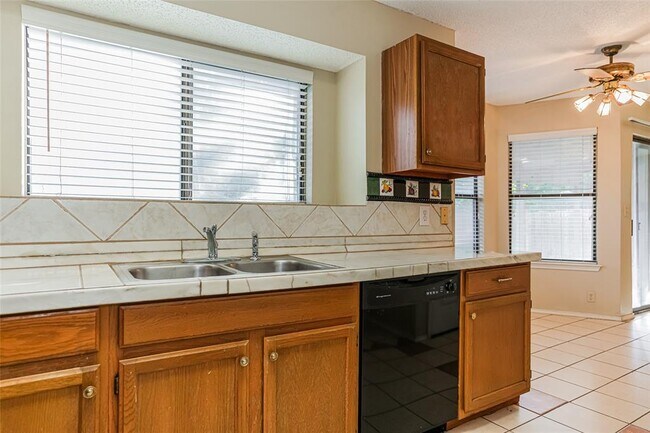 Building Photo - 2211 Rick Whinery Dr