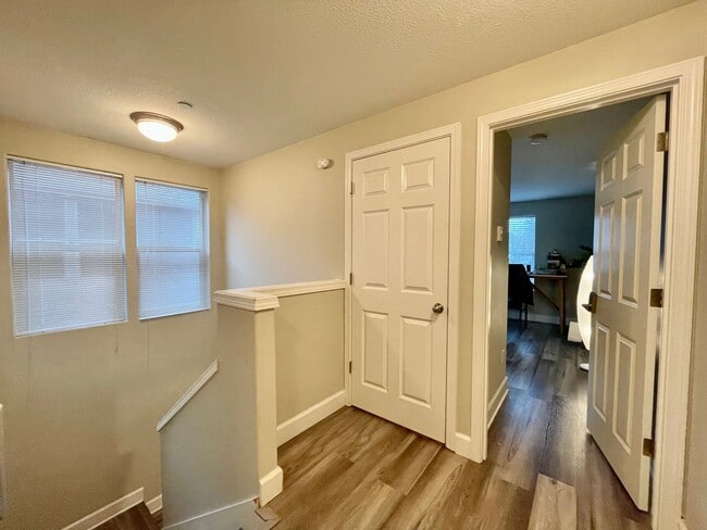 Building Photo - Incredible SE Hazelwood 2 Bedroom + 1 Bathroom Condo w/ included Garage and Washer & Dryer!!