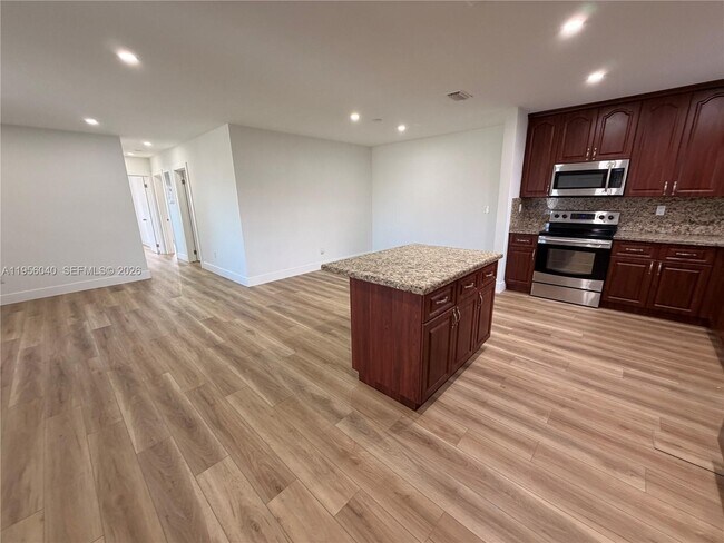 Building Photo - 10854 SW 141st Ln