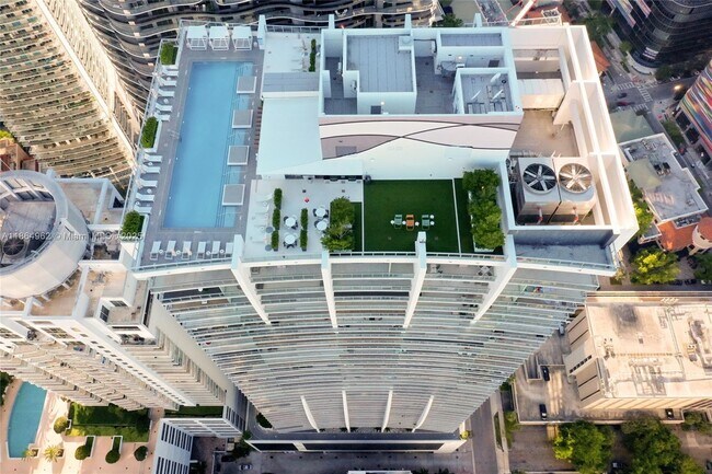 Building Photo - 1010 Brickell Ave