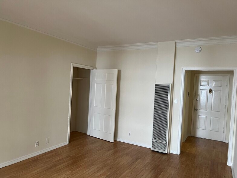 Building Photo - 309 S Berendo St