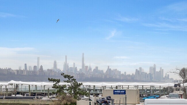 Building Photo - 1055 River Rd