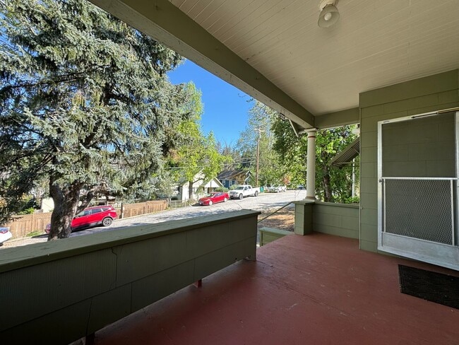 Building Photo - 2 Story home close to downtown