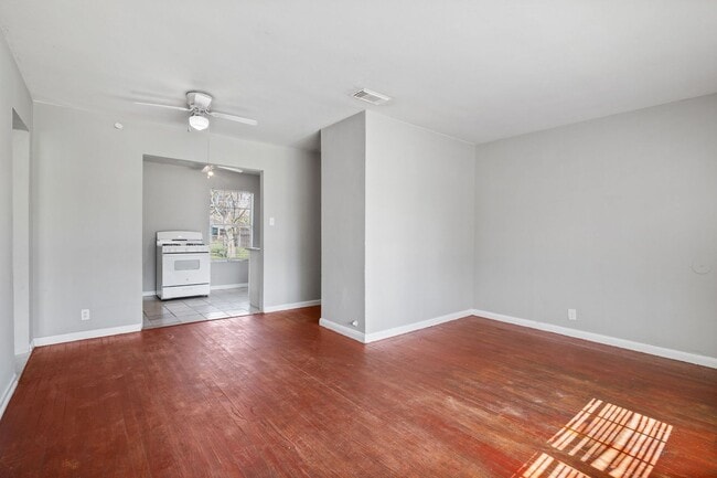 Building Photo - Great 3 Bedroom Single Family in Angleton