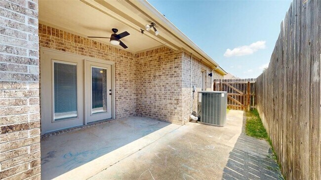 Building Photo - 3900 Latinne Ln