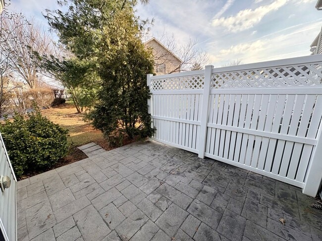 Building Photo - 3 bedroom 2.5 bathroom Townhome in Mount Joy!