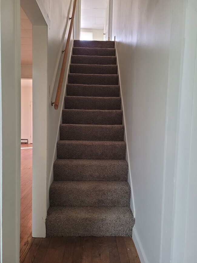 Building Photo - 123 E Burd St