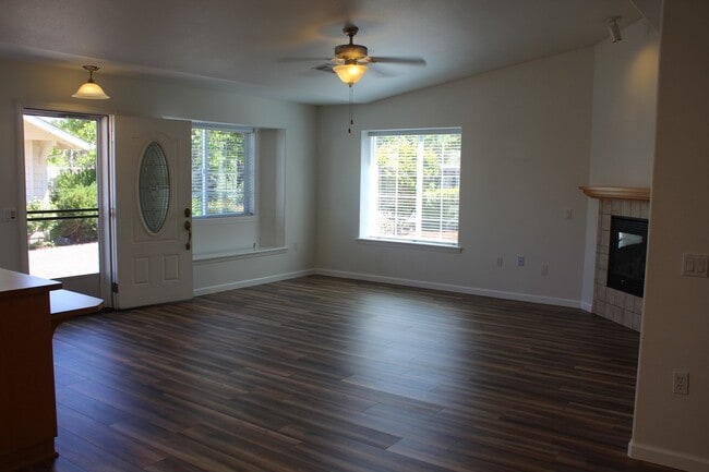 Building Photo - JR2060