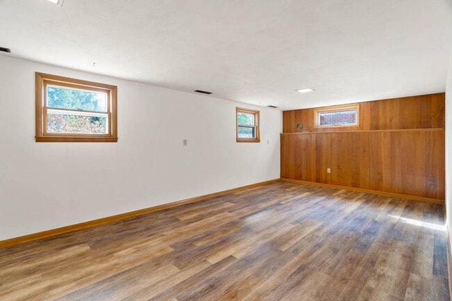 Building Photo - 2107 Garden Dr