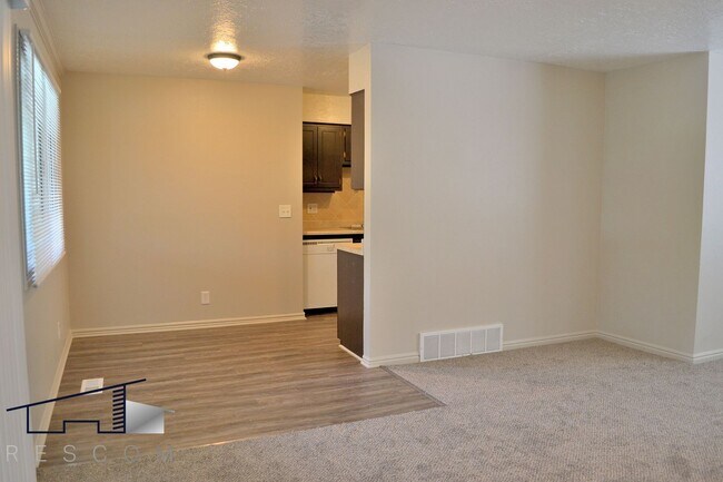 Building Photo - 7th St Units