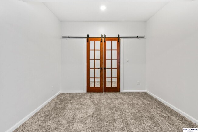 Building Photo - 1104 Valleyview Dr