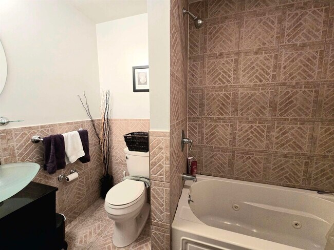 Building Photo - 123 Washington St