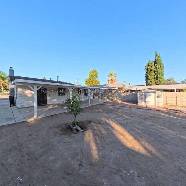 Building Photo - 3695 McKenzie St